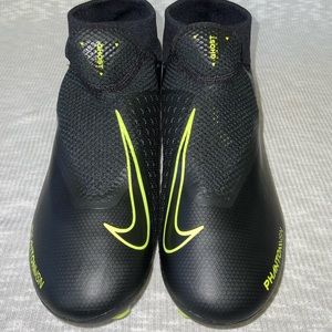 Nike Phantom Vision Academy Soccer Cleat NEW SZ9.5